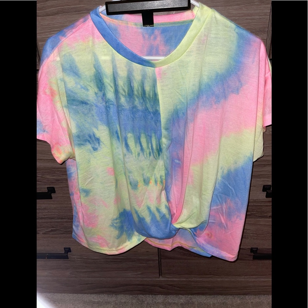 Woman’s colorful Tie-dye top ( Never Worn )